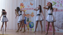 Thumbnail for Dance of russian schoolgirls. Танец старшеклассниц под песню Метелица. | Oleg Vissarionov