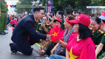 Thumbnail for Phỏng Vấn Người Dân Đến Xem Trực Tiếp Lễ Diễu Binh, Diễu Hành Kỷ Niệm 50 Năm Giải Phóng Miền Nam | VTV Sao Đại Chiến