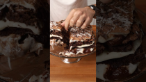 Thumbnail for You’ve never seen a brownie like this  #PourbakeWOW #KrusteazBatters #MakeItKrusteazy #ad | Louis Gantus