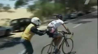 Thumbnail for Michael Rogers wins 2002 Tour Down Under on spectator's bike | ProCyclingUK