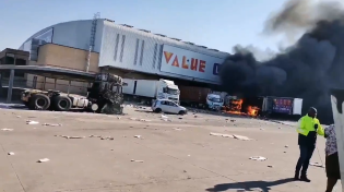 Thumbnail for South Africa - Value Warehouse on fire at Cato Ridge [2021/July]