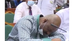 Thumbnail for Nigerian official pretends to faint when asked about stolen money 