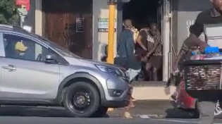 Thumbnail for South Africa - Loots Woolworths, gets into stolen Mercedes Benz [2021/July]