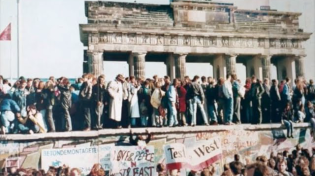 Thumbnail for Berliners Mark 25 Years Since Fall of the Berlin Wall