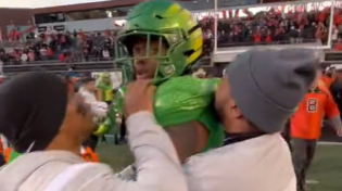 Thumbnail for Oregon LB DJ Johnson throws punch at Oregon State fan | Larry Brown Sports
