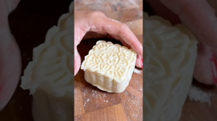 Thumbnail for I tried to make Ramen Bao Soup Mooncakes (Day 30/30) | Lisa Nguyen