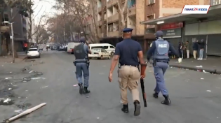 Thumbnail for South Africa - Johannesburg police face off with looters, fire stun guns finally, first time ever [2021/July]