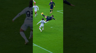Thumbnail for This sequence is pure magic ✨ | Juventus