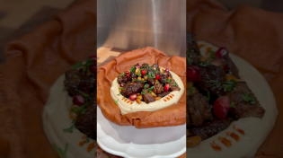 Thumbnail for Hummus bil Lahme 😍🔥 #Shorts | Notorious Foodie