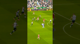 Thumbnail for Zirkzee almost scores INCREDIBLE goal 🫢 | Premier League